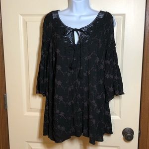 Daniel Rainn Cold Shoulder Top 2X EUC